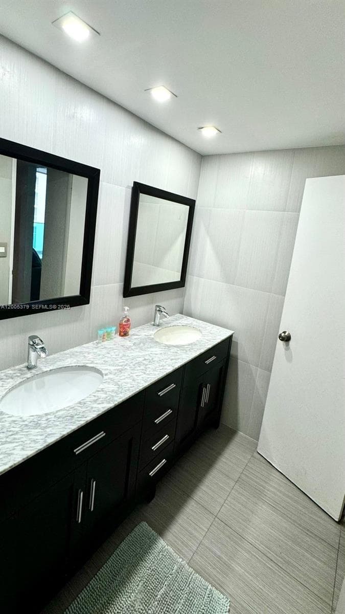 4001 Ocean Dr PH3 photo 6