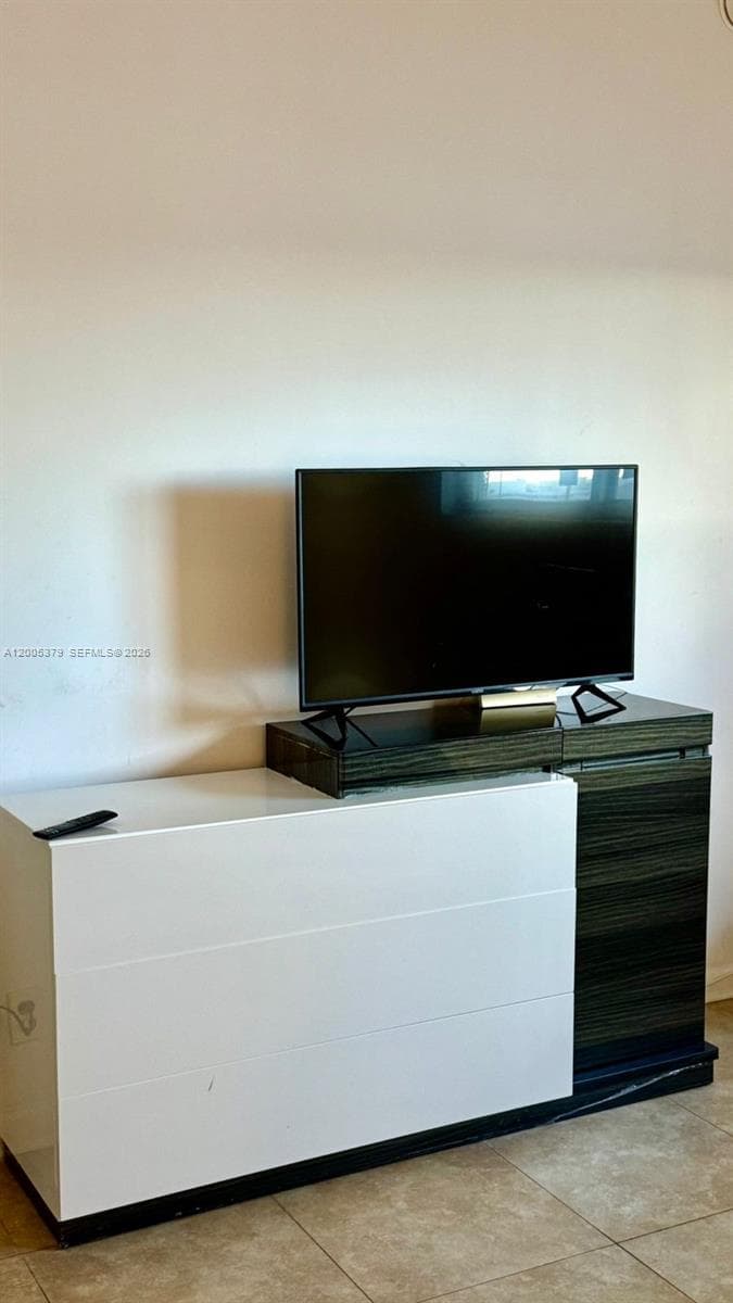 4001 Ocean Dr PH3 photo 5