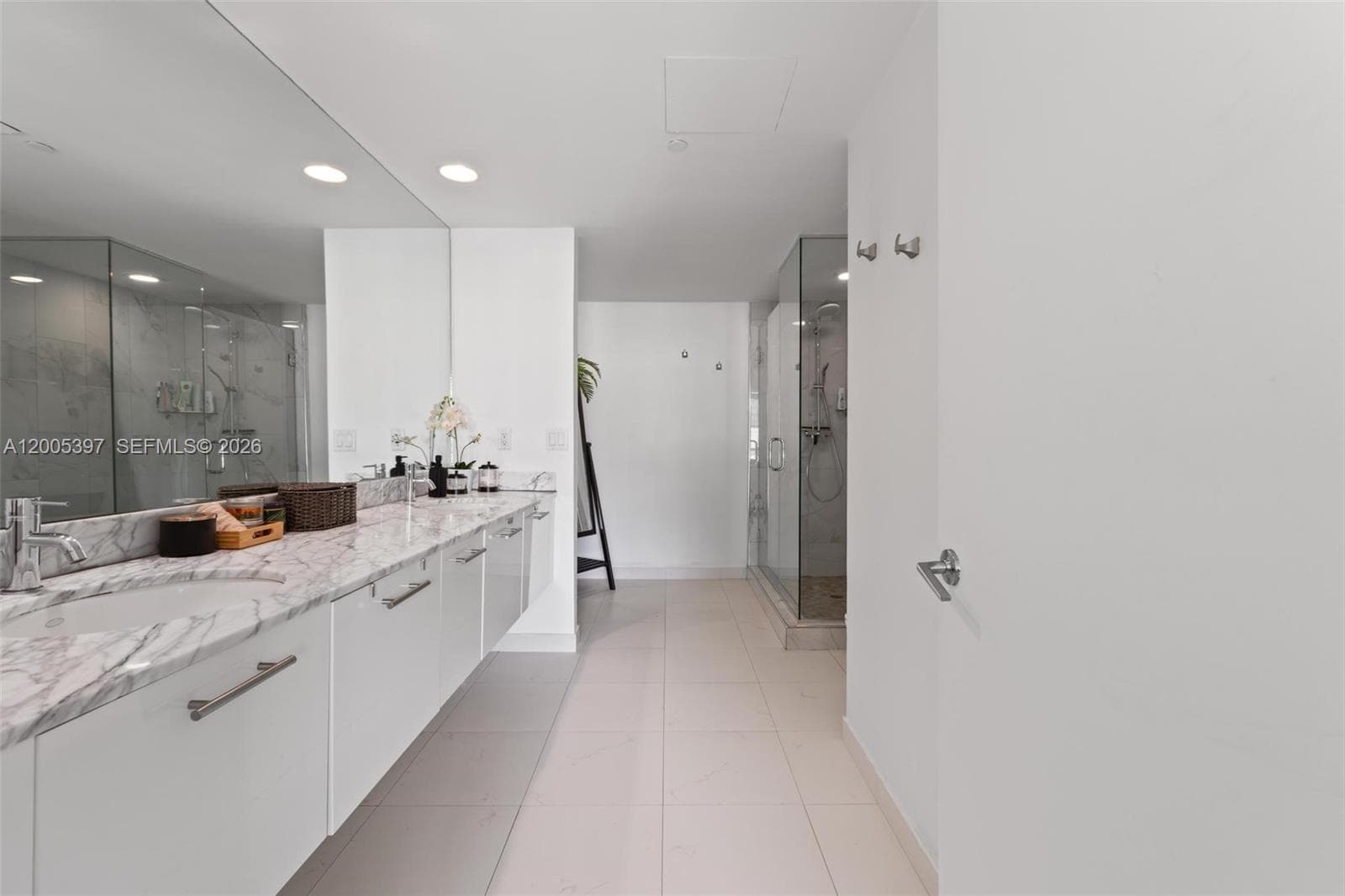 500 Brickell Ave 1405 photo 25