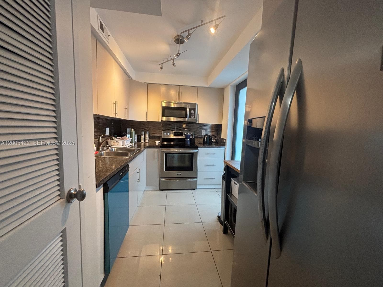 301 Golden Isles Dr 409 photo 7