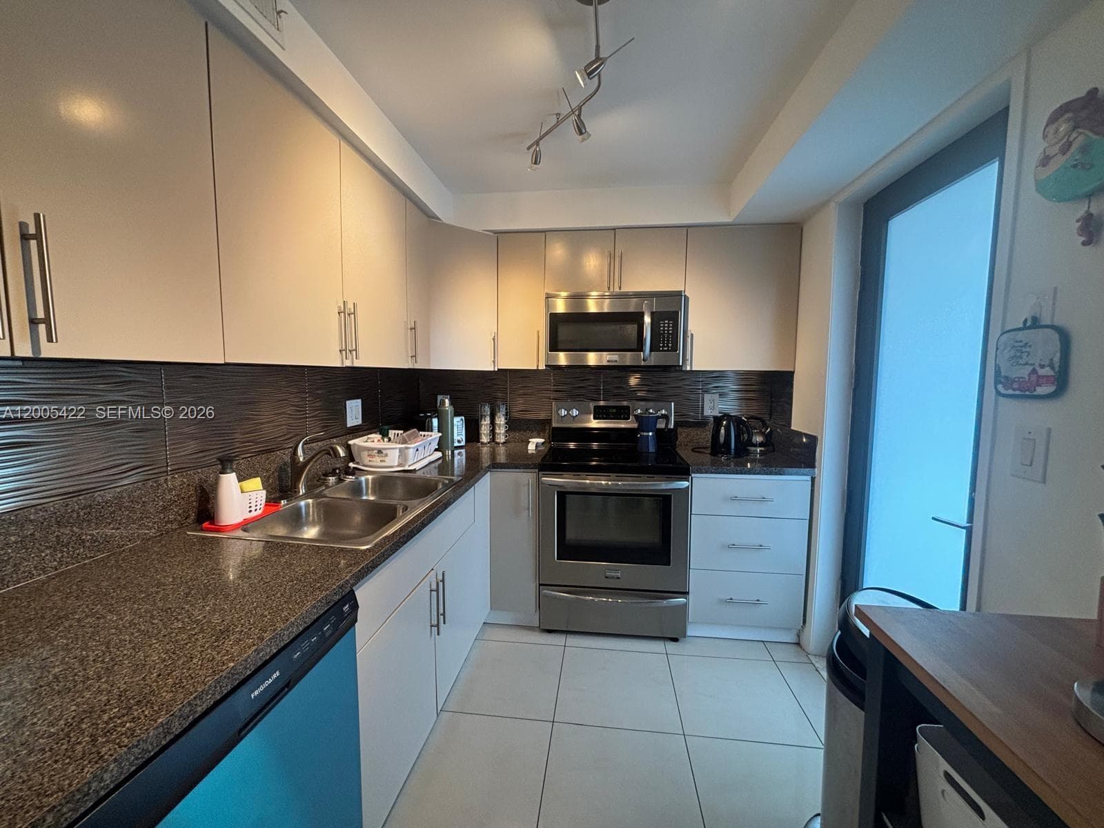 301 Golden Isles Dr 409 photo 8