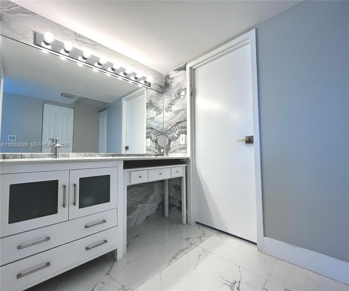 100 Bayview Dr 1827 photo 13