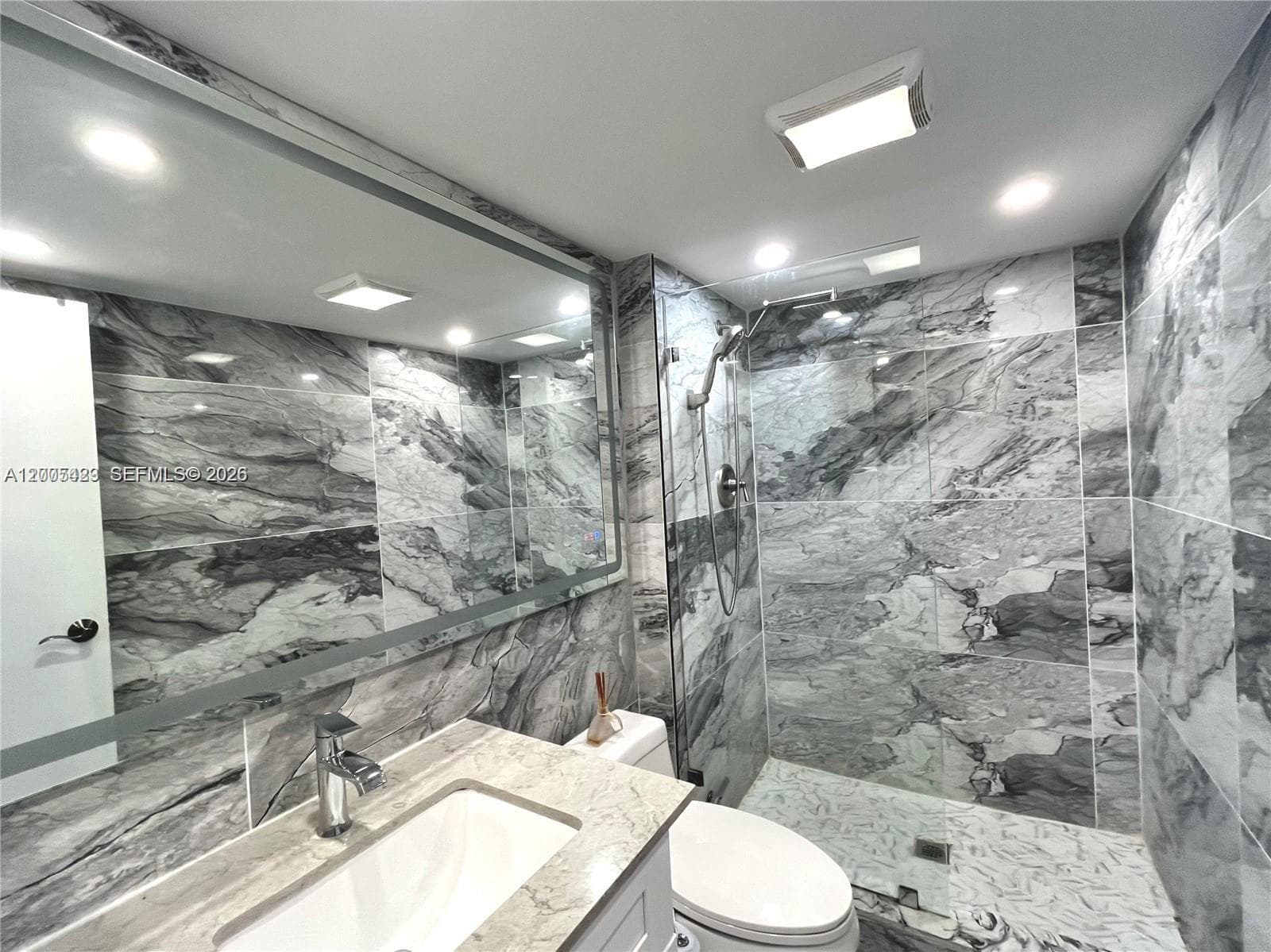 100 Bayview Dr 1827 photo 15