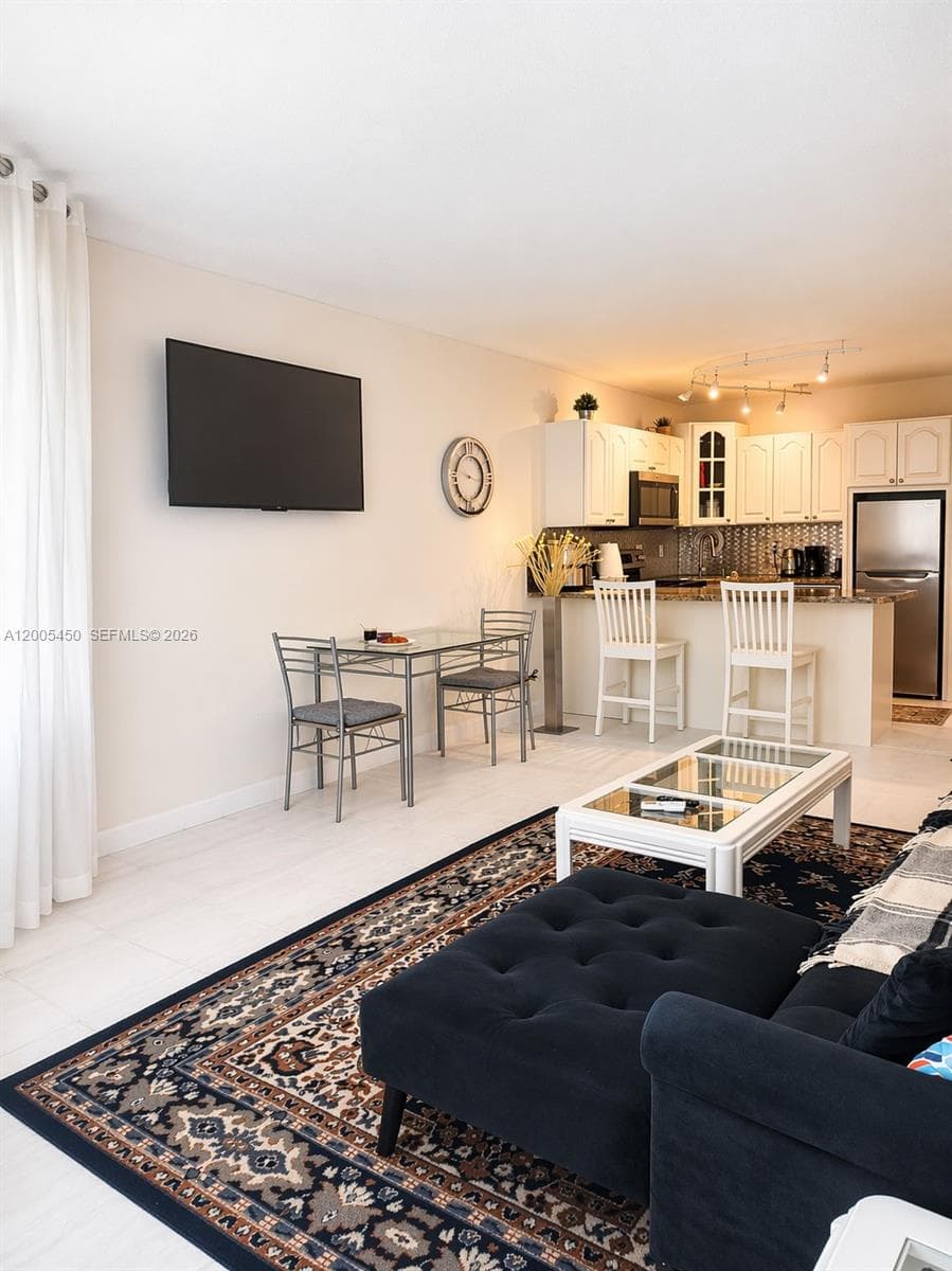 1936 Ocean Dr 4D photo 6