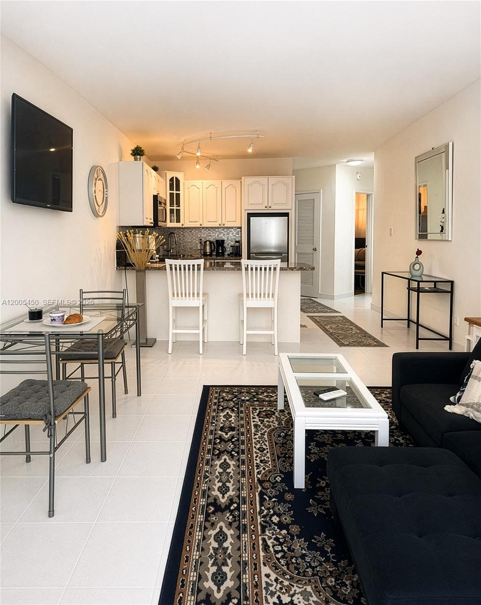 1936 Ocean Dr 4D photo 7