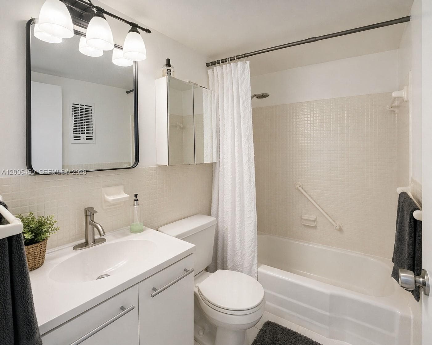 1936 Ocean Dr 4D photo 5