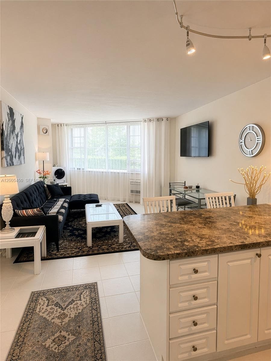 1936 Ocean Dr 4D photo 10