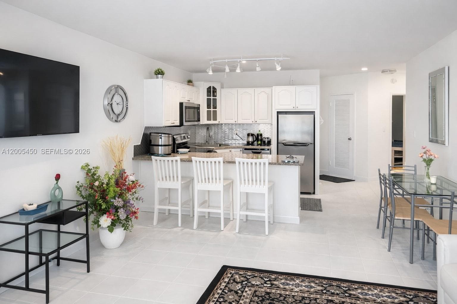 1936 Ocean Dr 4D photo 4