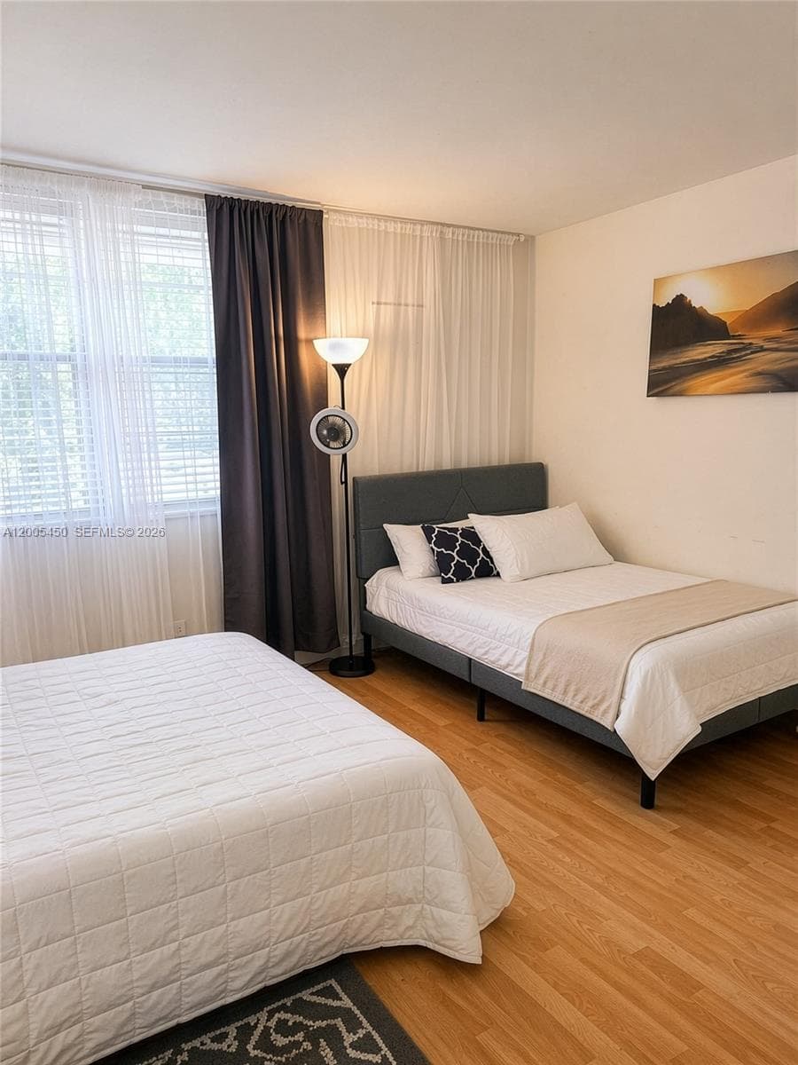 1936 Ocean Dr 4D photo 8