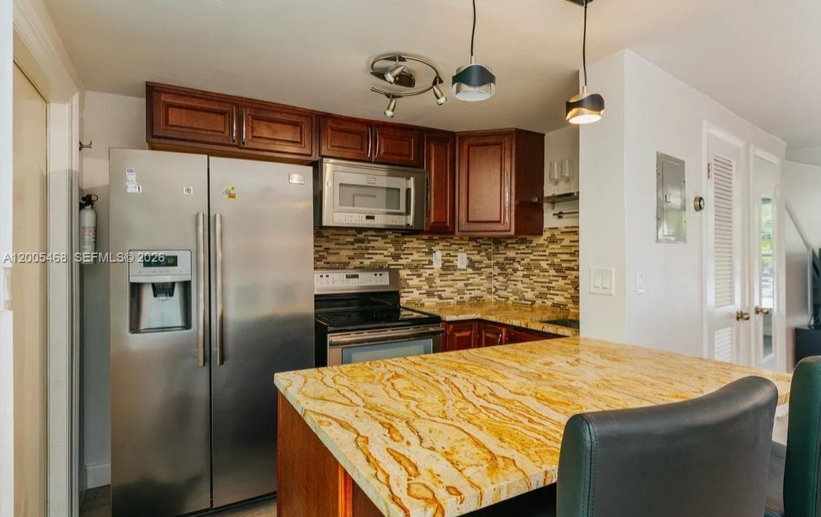 6865 Bay Dr 7 photo 3