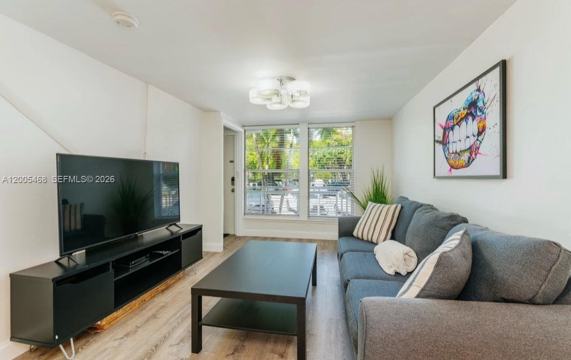 6865 Bay Dr 7 photo 5