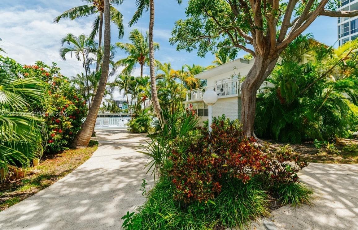 6865 Bay Dr 7 photo 14