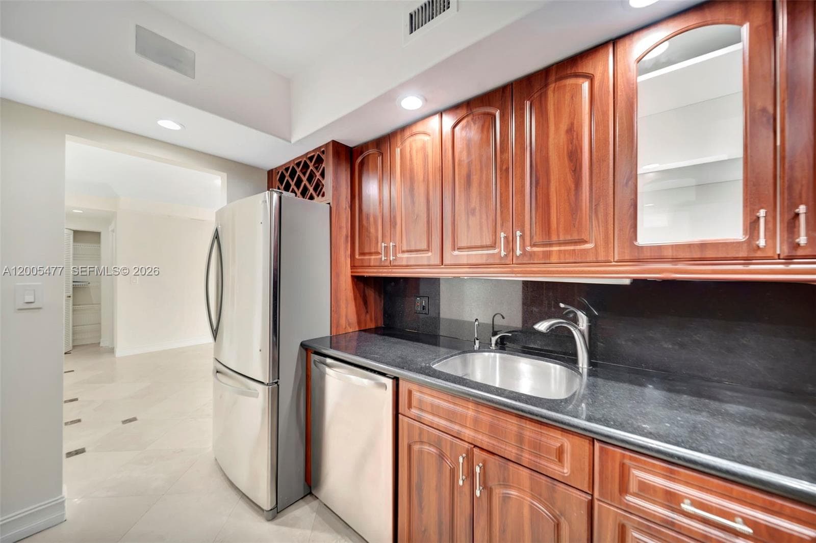 1985 Ocean Dr 20A photo 3