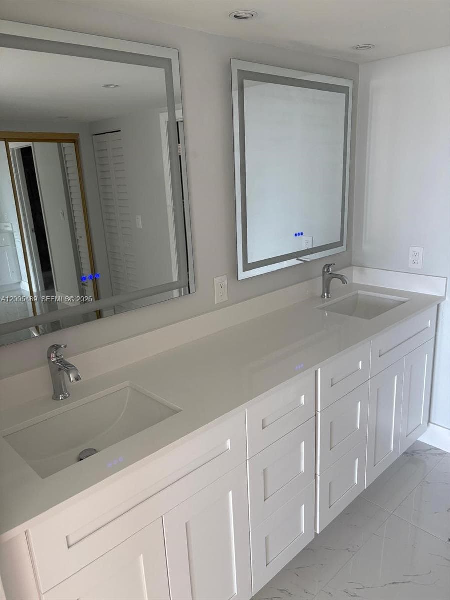 199 Ocean Lane Dr 1209 photo 6