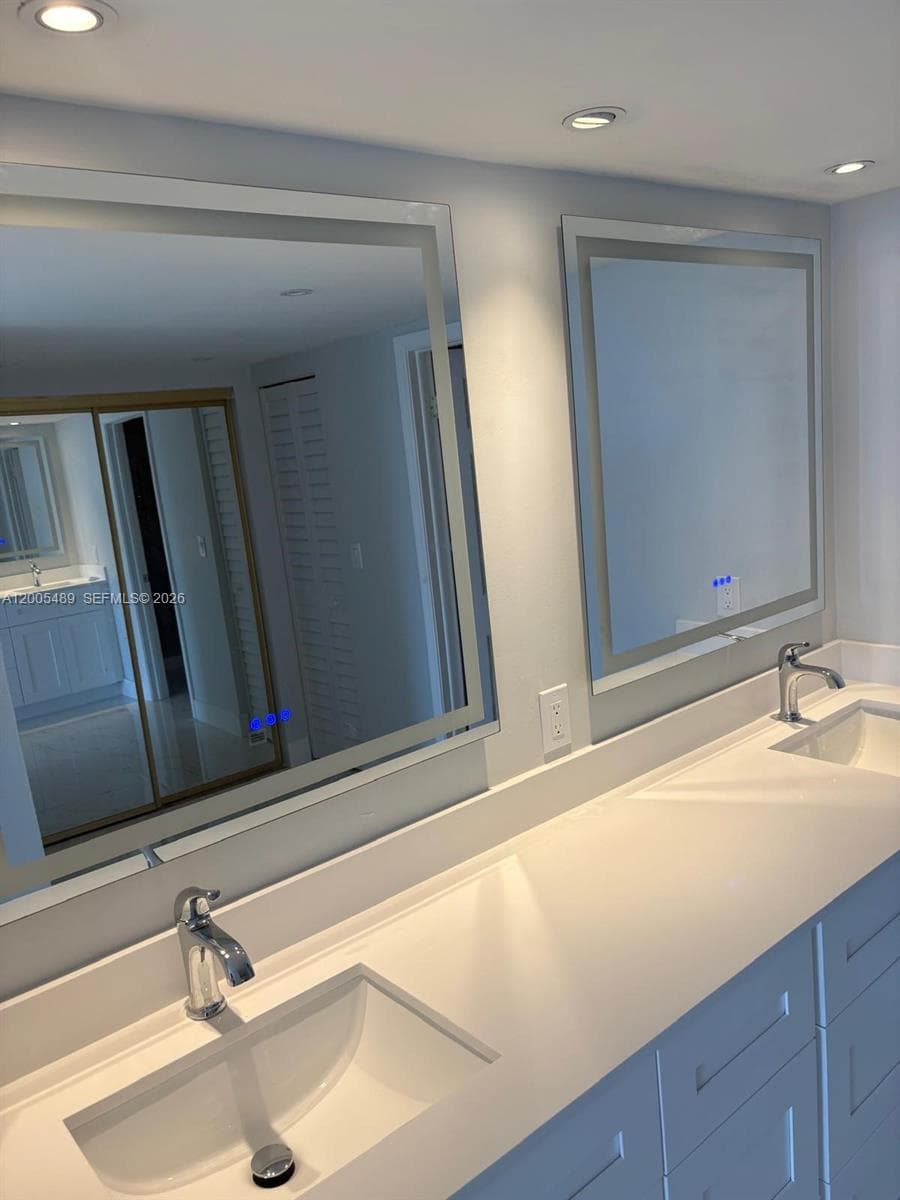 199 Ocean Lane Dr 1209 photo 9