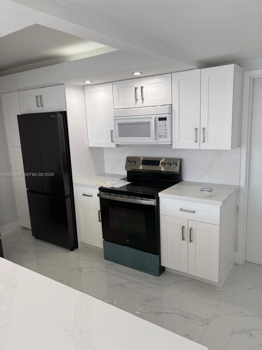 199 Ocean Lane Dr 1209 photo 4