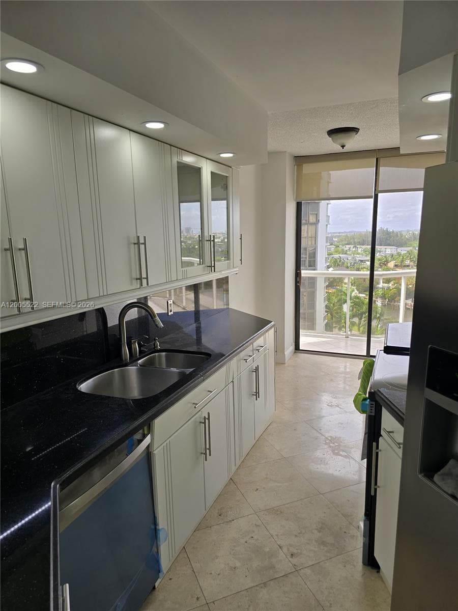 3610 Yacht Club Dr 1016 photo 11