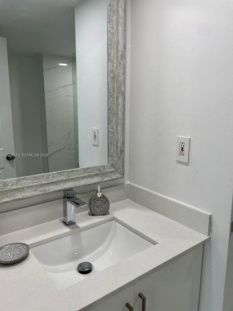 9800 Bay Harbor Dr 603 photo 20