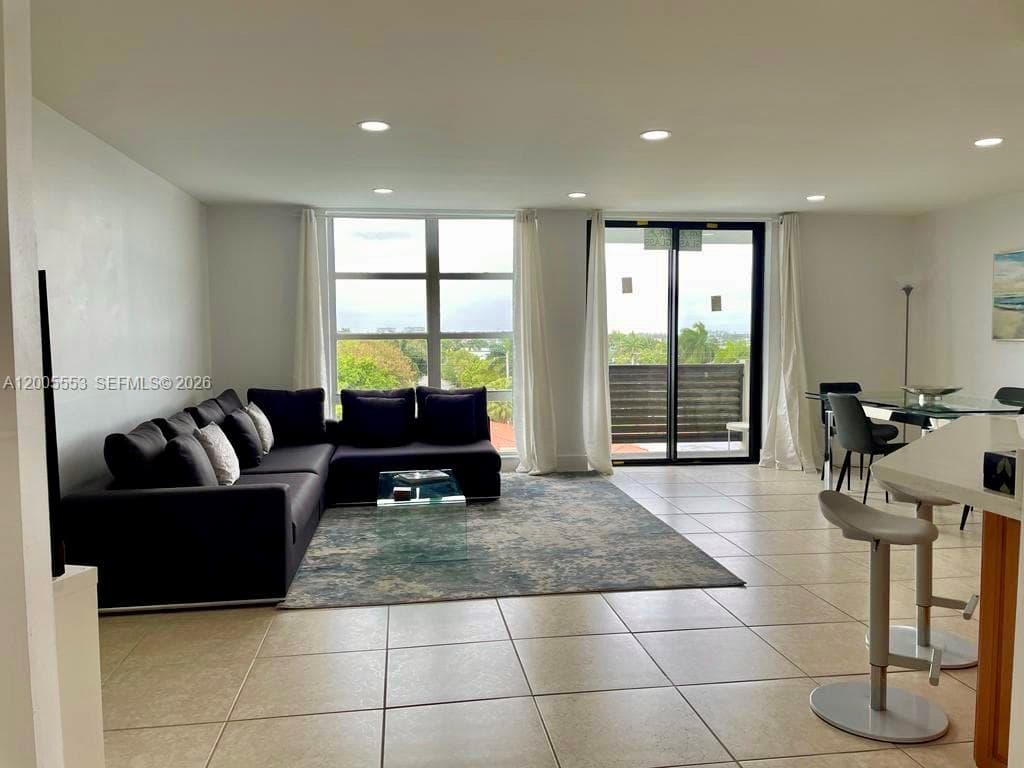 9800 W Bay Harbor Dr 603 photo 4