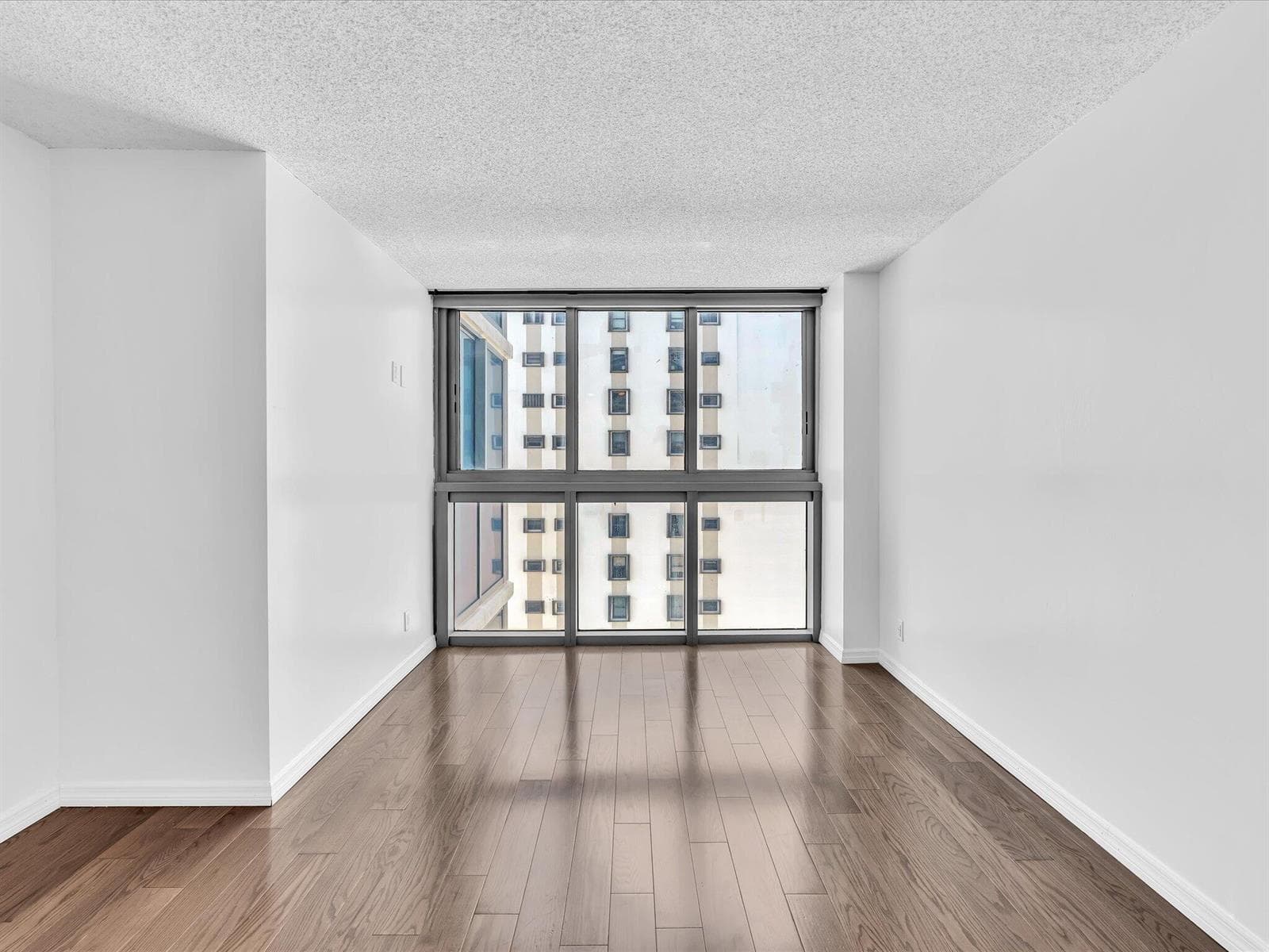 2655 Collins Avenue Unit 1710 photo 23