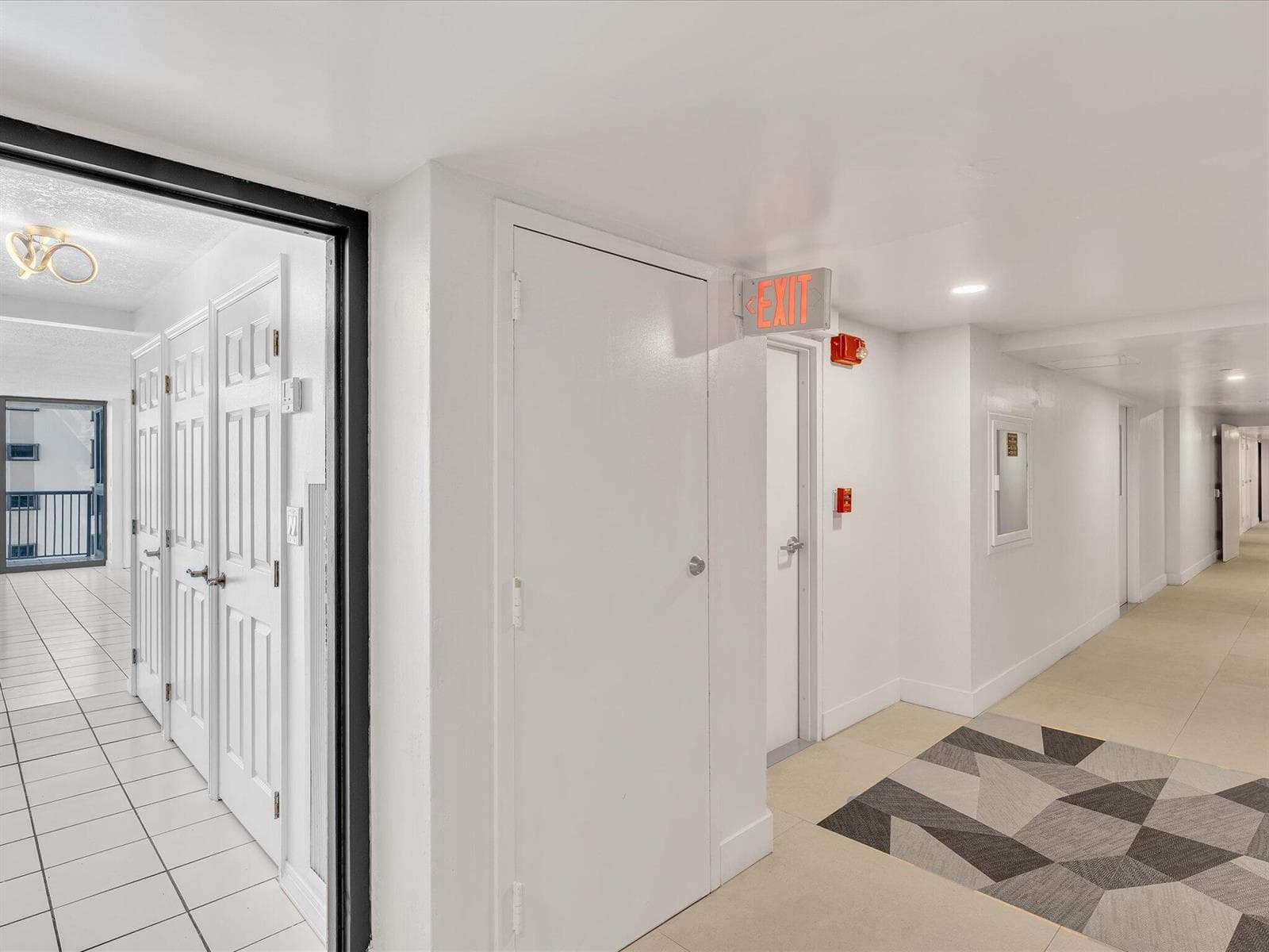 2655 Collins Avenue Unit 1710 photo 2