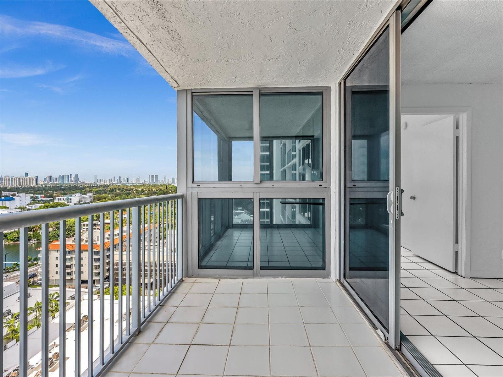 2655 Collins Avenue Unit 1710 photo 12