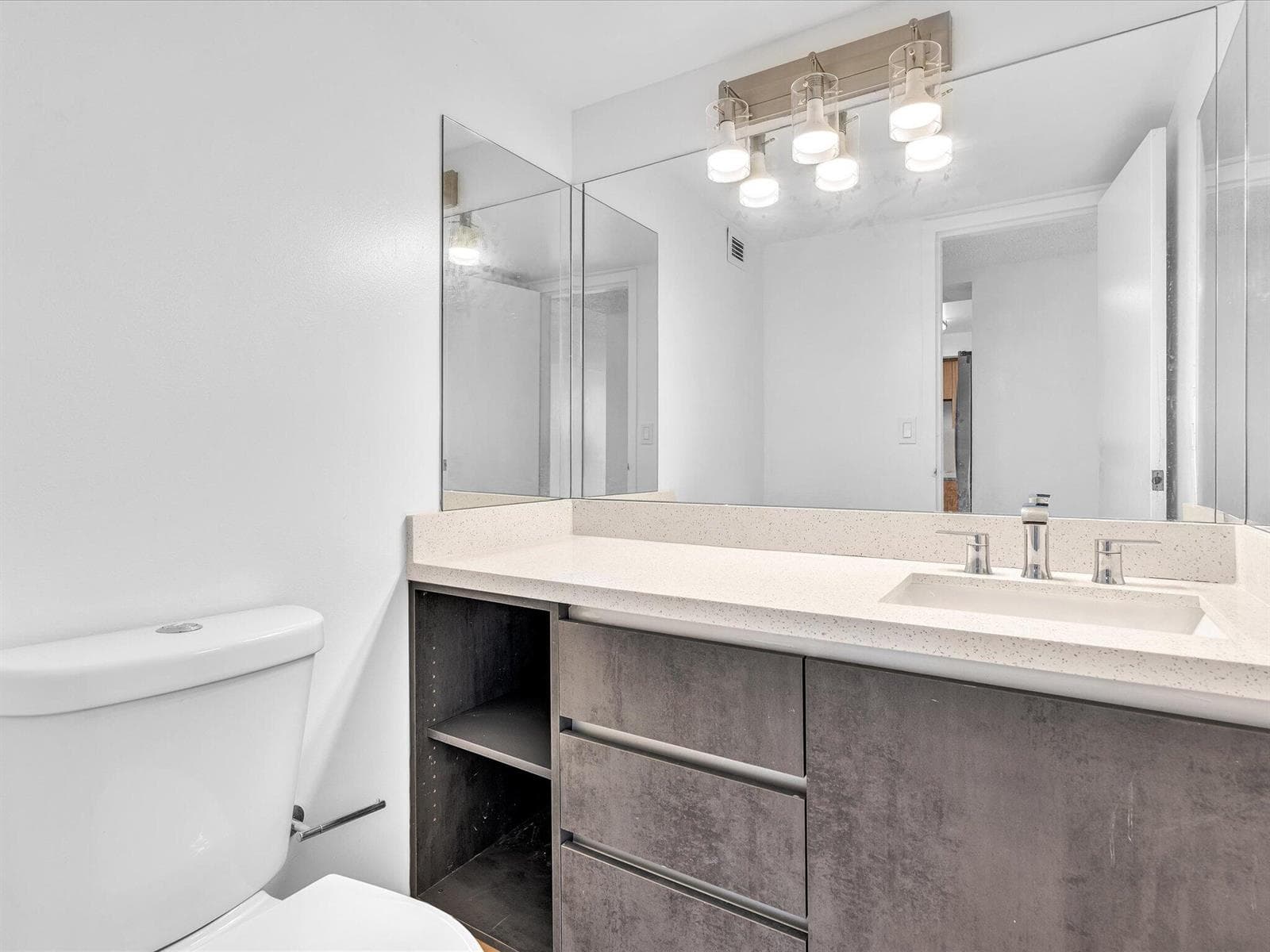 2655 Collins Avenue Unit 1710 photo 20