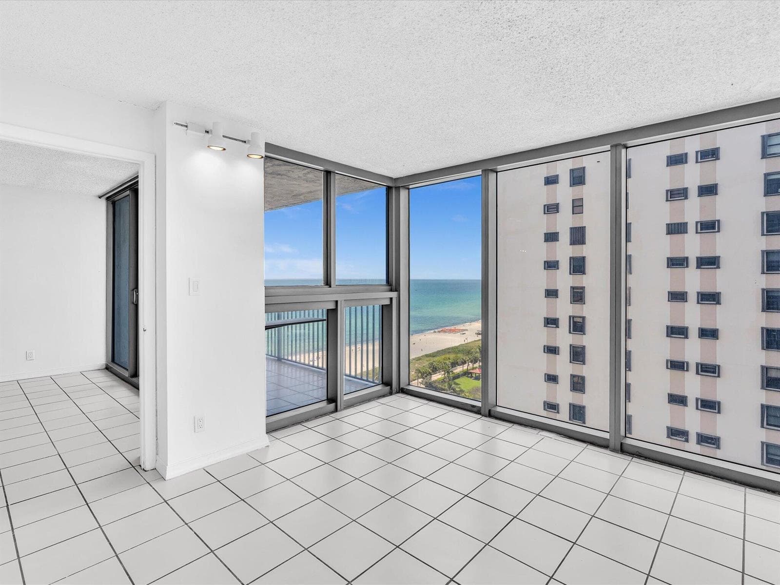 2655 Collins Avenue Unit 1710 photo 18