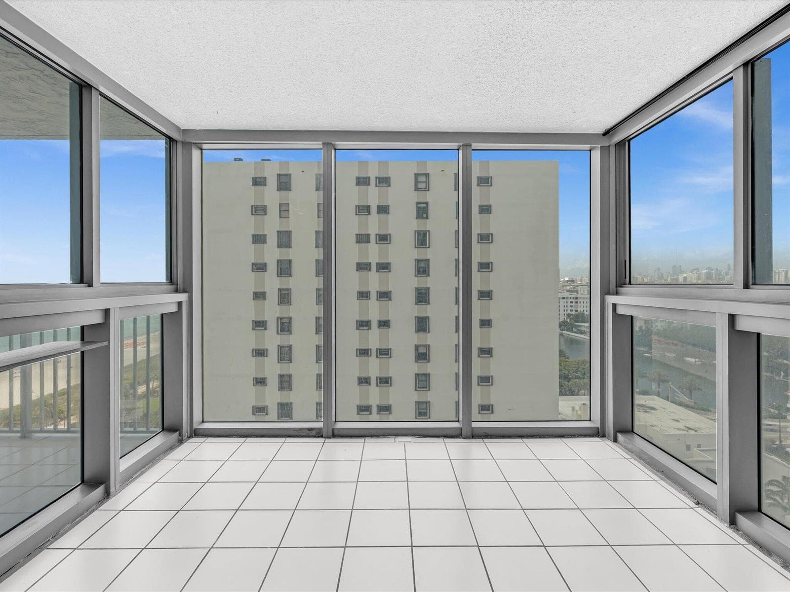 2655 Collins Avenue Unit 1710 photo 19