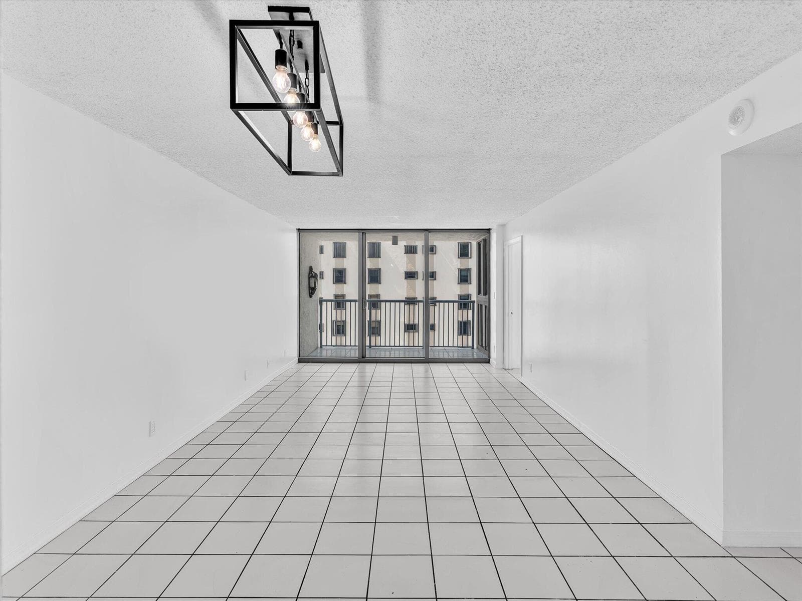 2655 Collins Avenue Unit 1710 photo 4