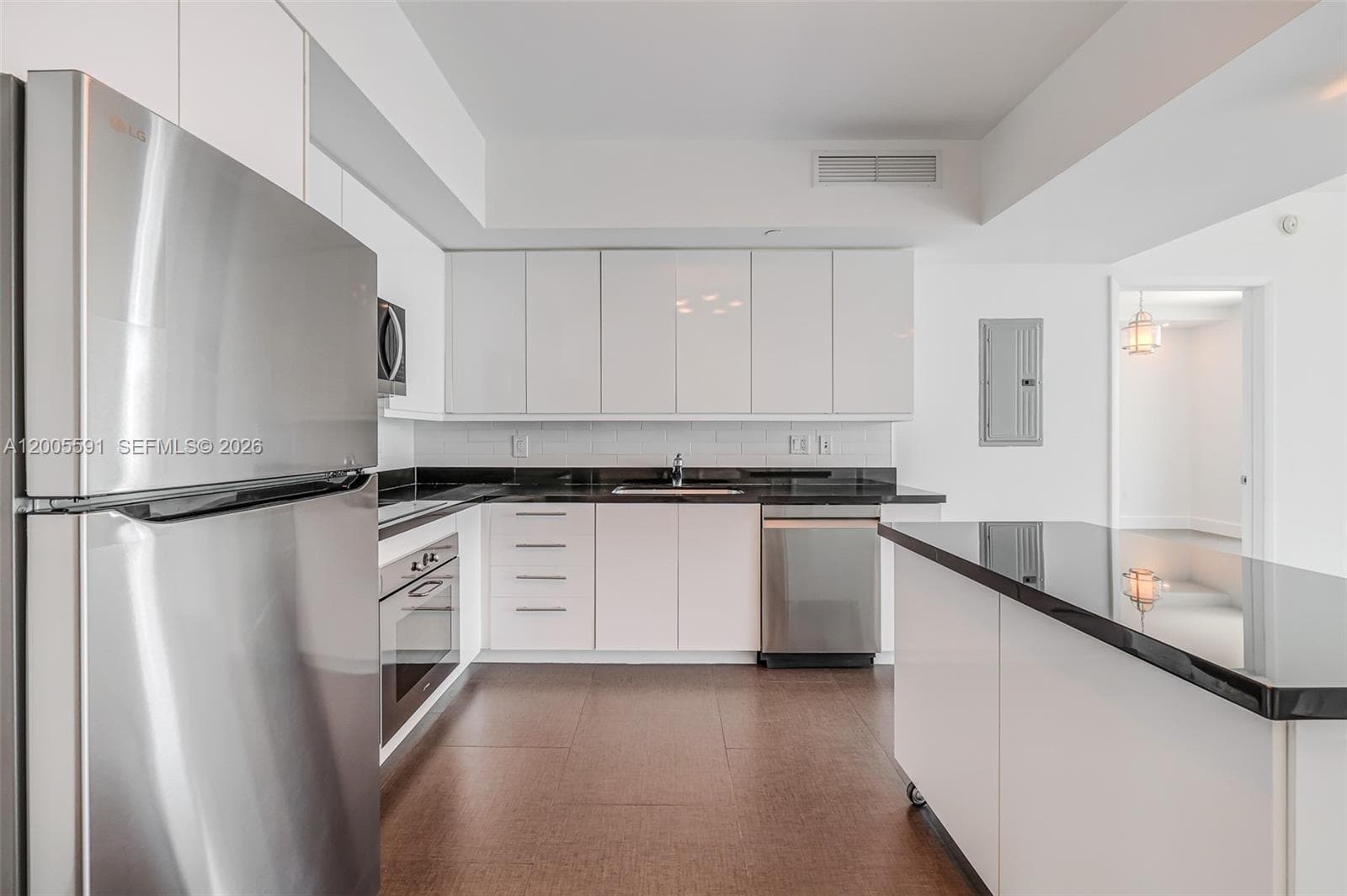 92 3rd St 2212 photo 10