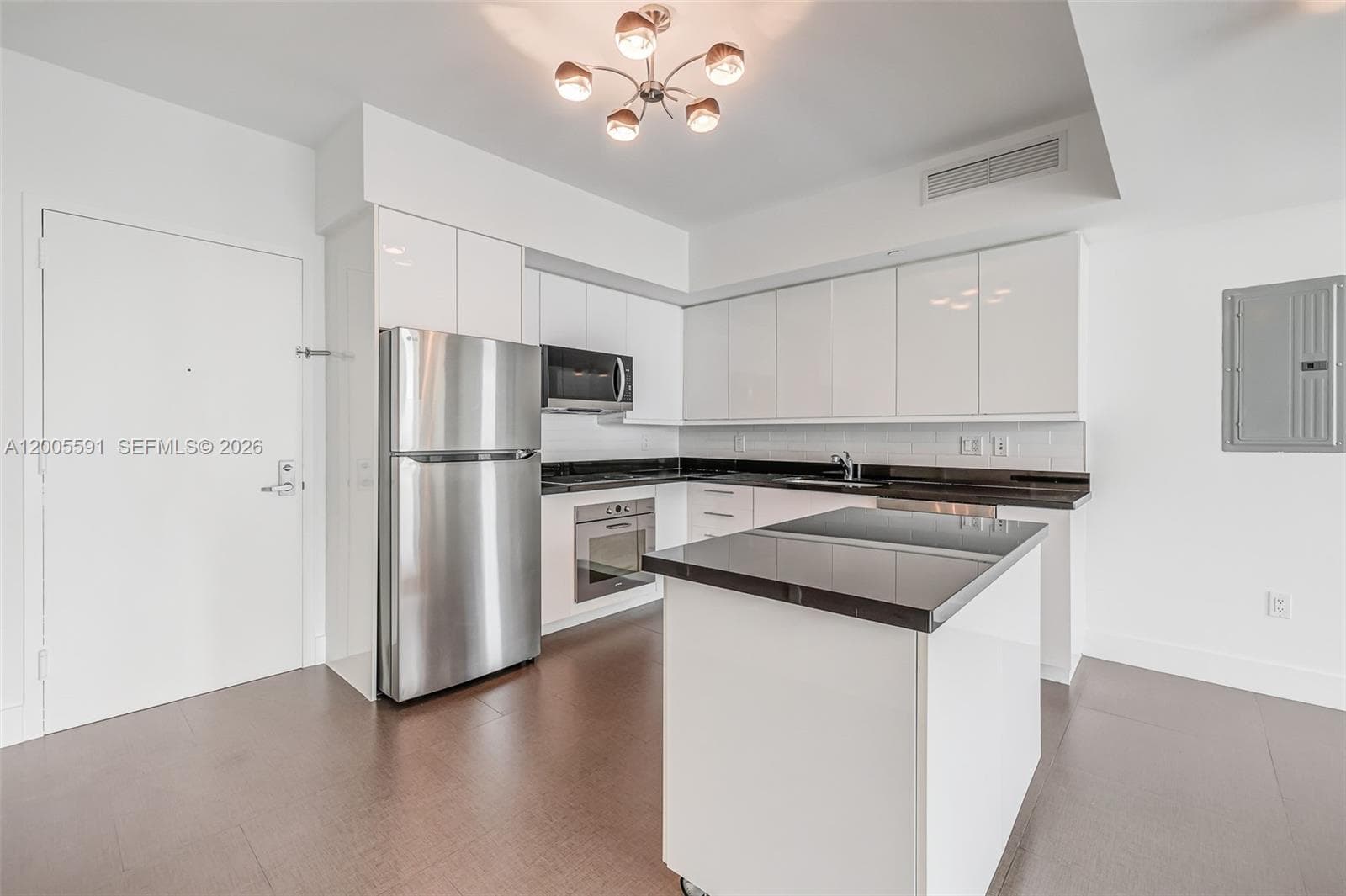 92 3rd St 2212 photo 11