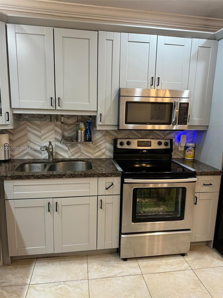 3725 Ocean Dr L12 photo 2