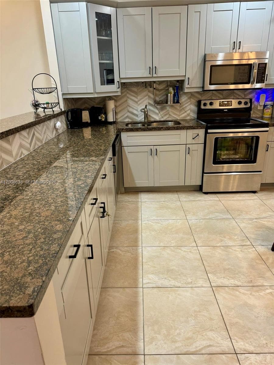 3725 Ocean Dr L12 photo 1