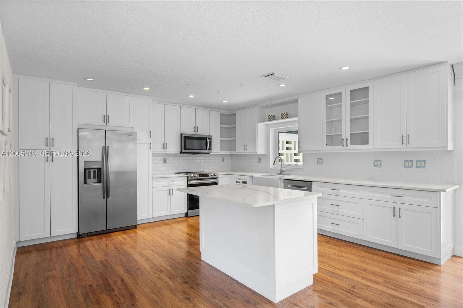 2649 Scott St photo 12