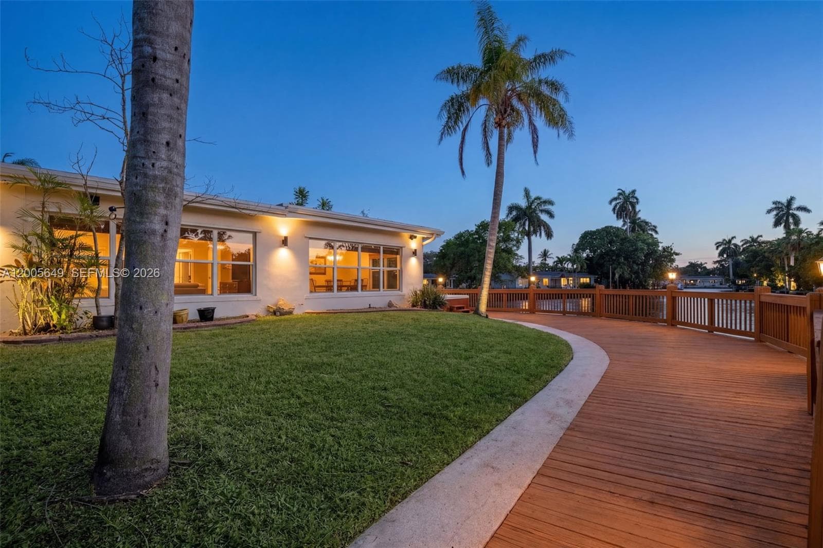 2649 Scott St photo 4