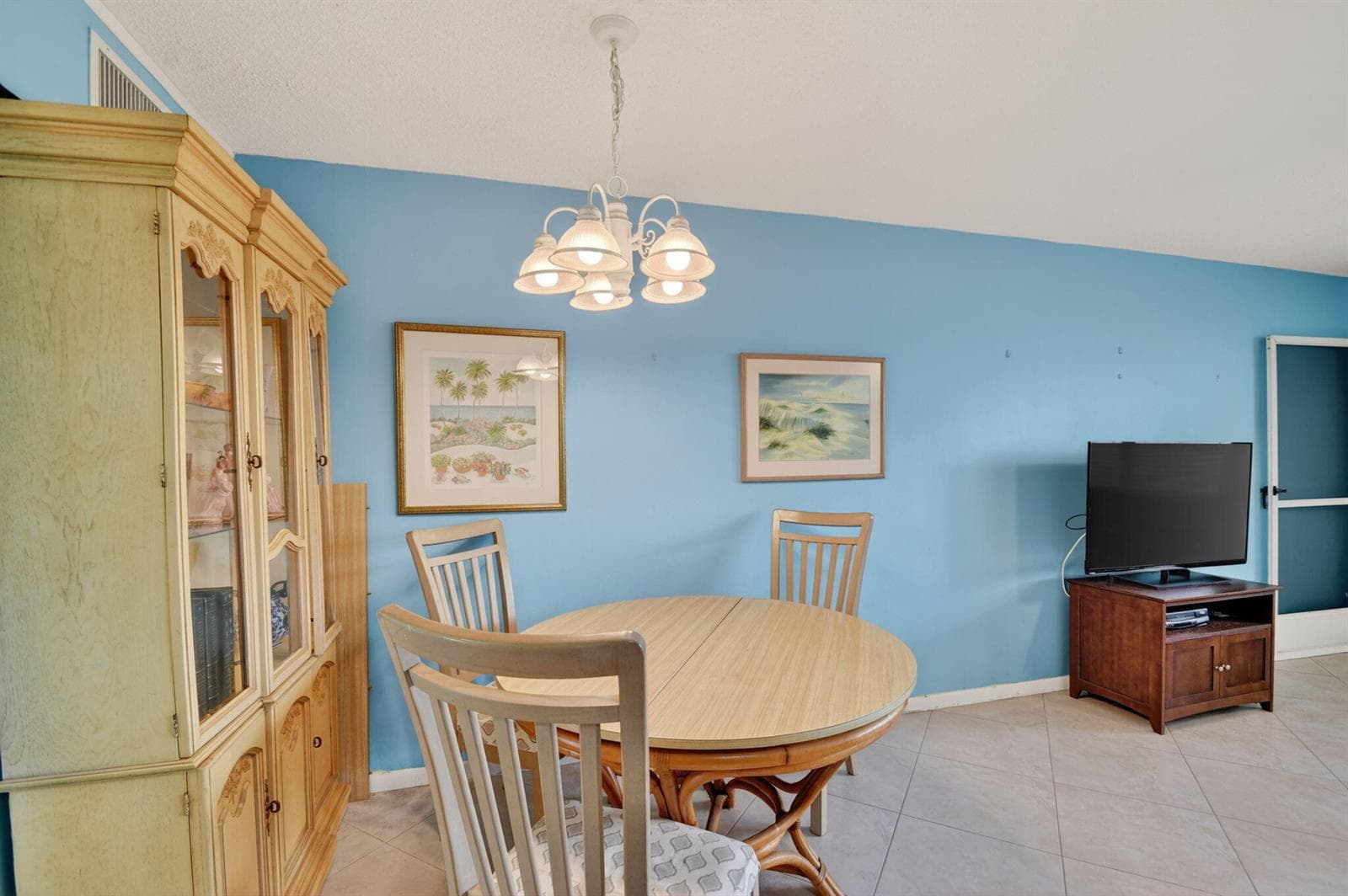 370 Horizon Street E 107 photo 13