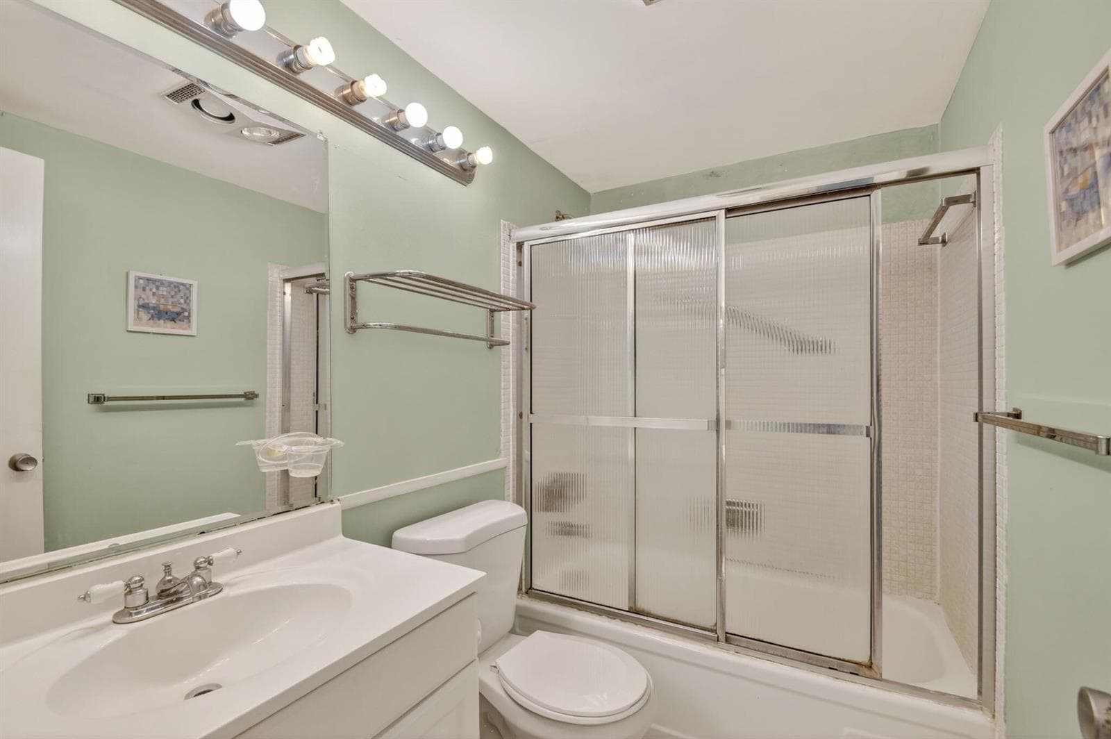 370 Horizon Street E 107 photo 17
