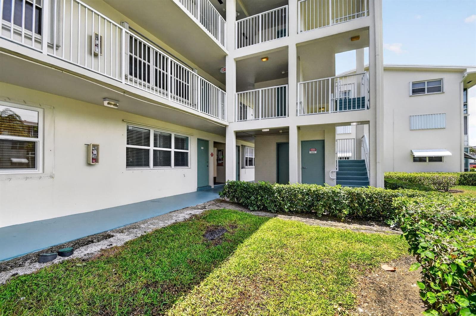 370 Horizon Street E 107 photo 7