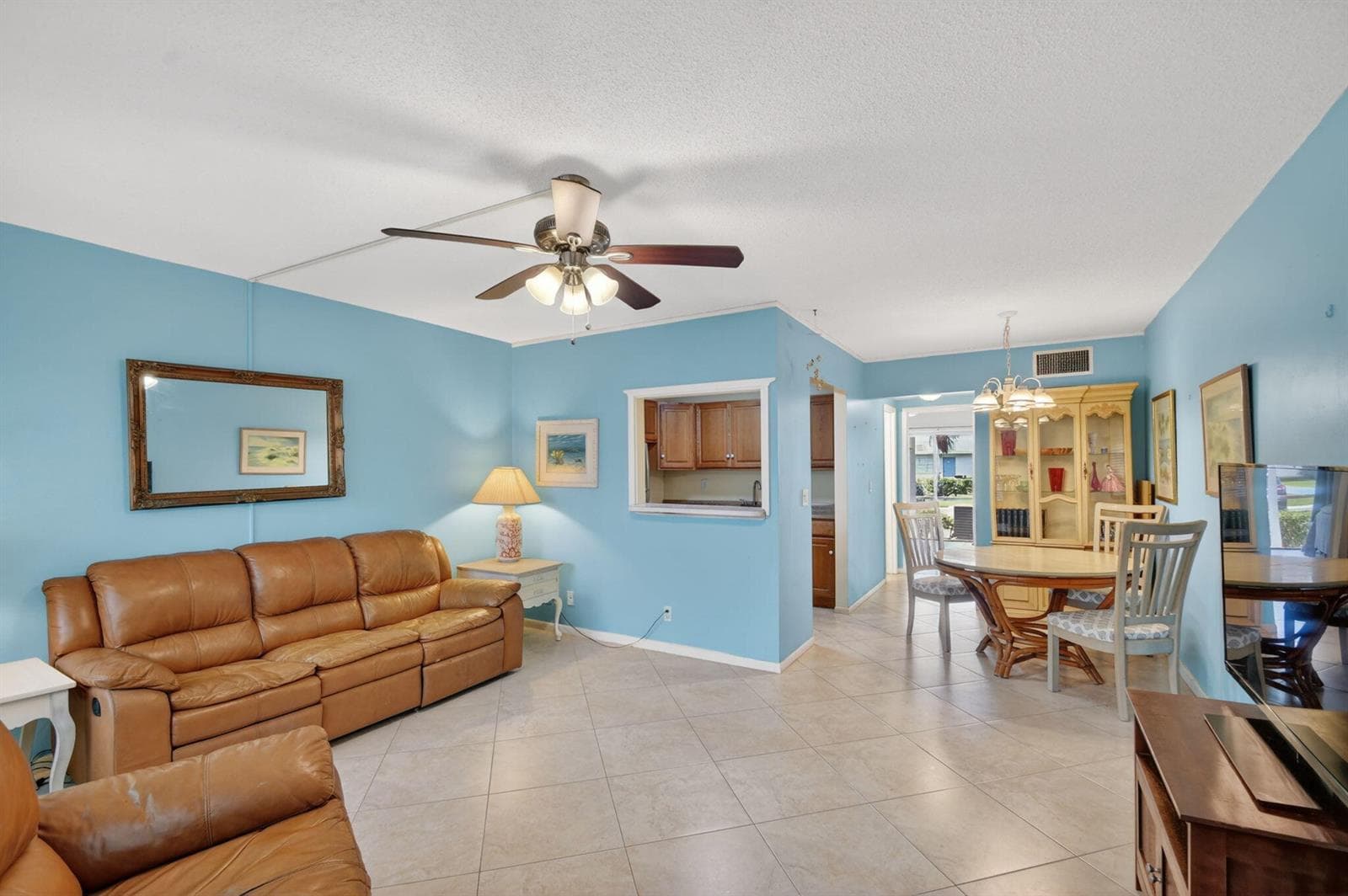 370 Horizon Street E 107 photo 3