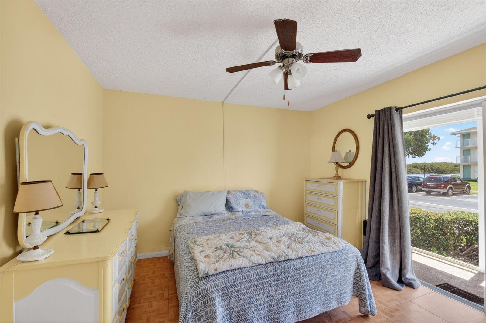 370 Horizon Street E 107 photo 20