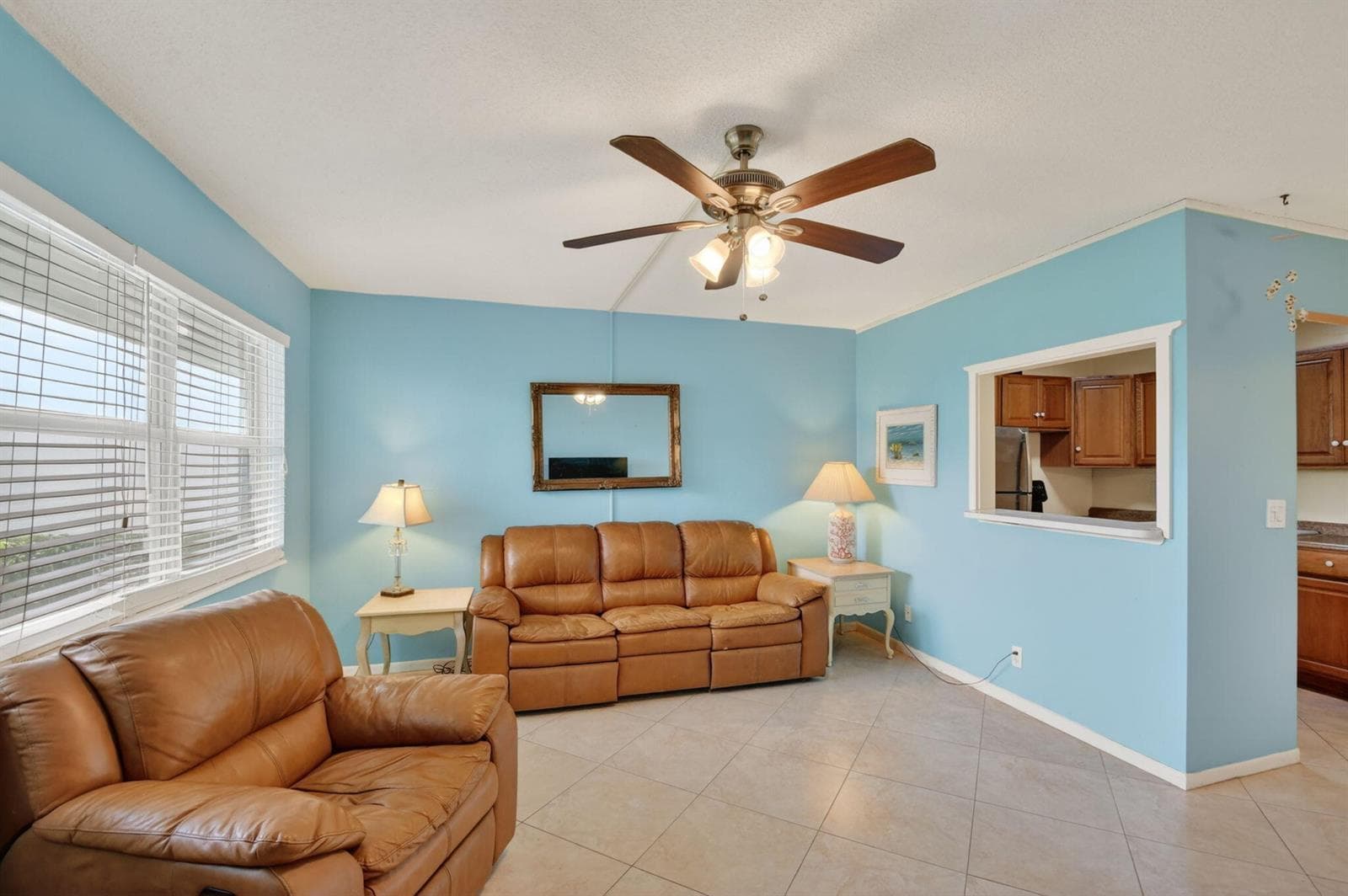 370 Horizon Street E 107 photo 9