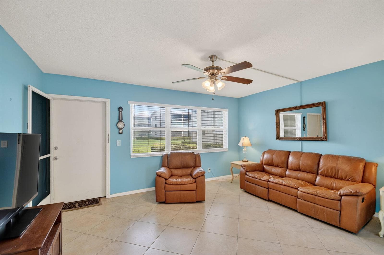 370 Horizon Street E 107 photo 10