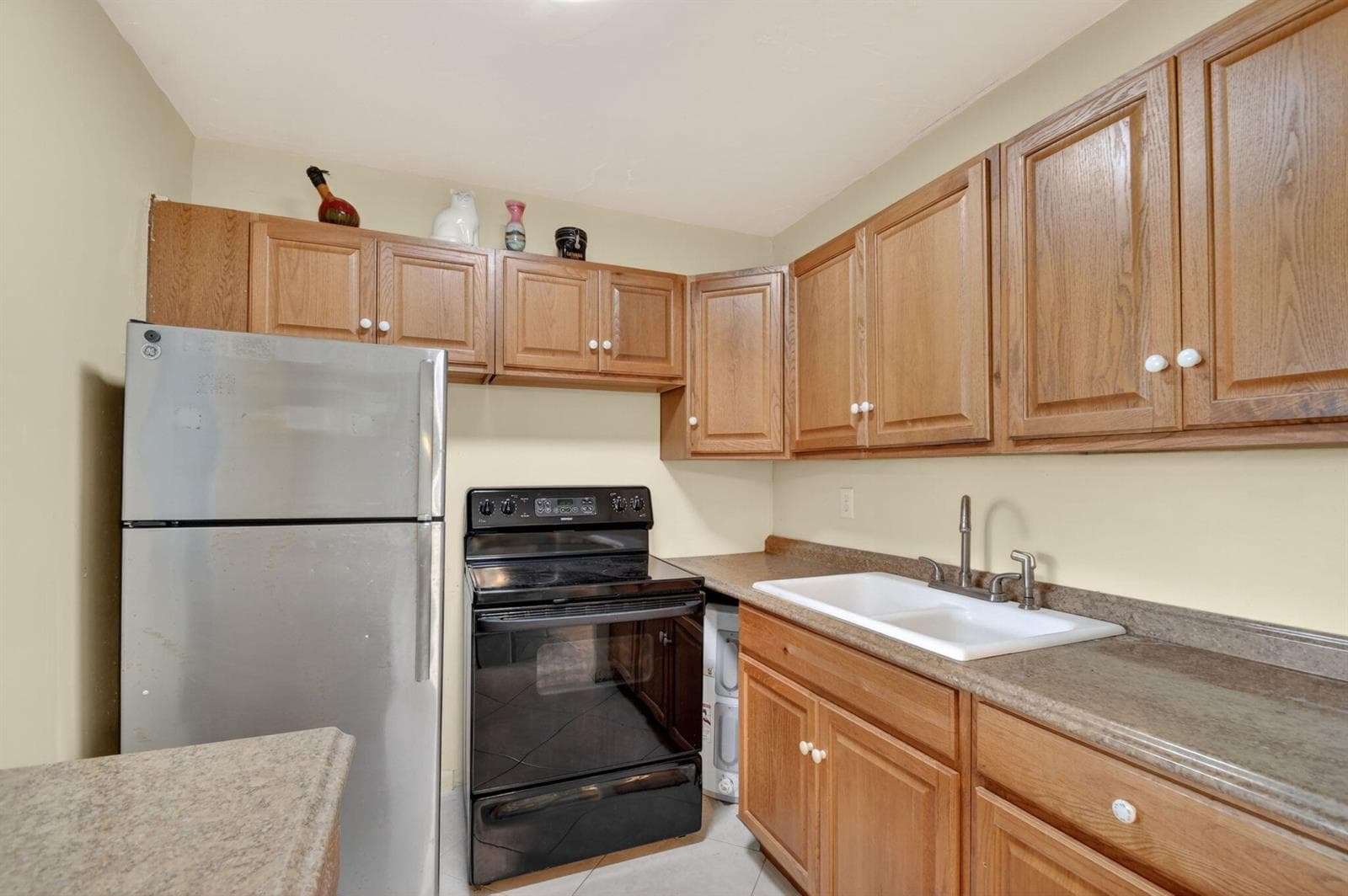 370 Horizon Street E 107 photo 14