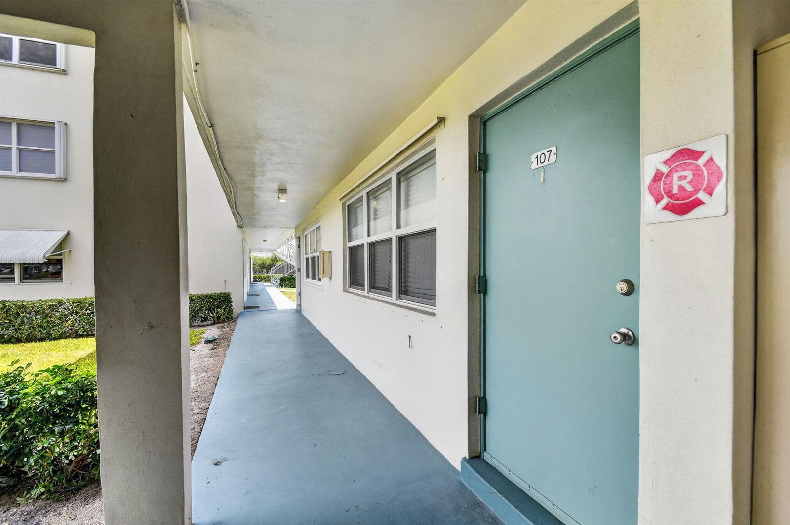 370 Horizon Street E 107 photo 8