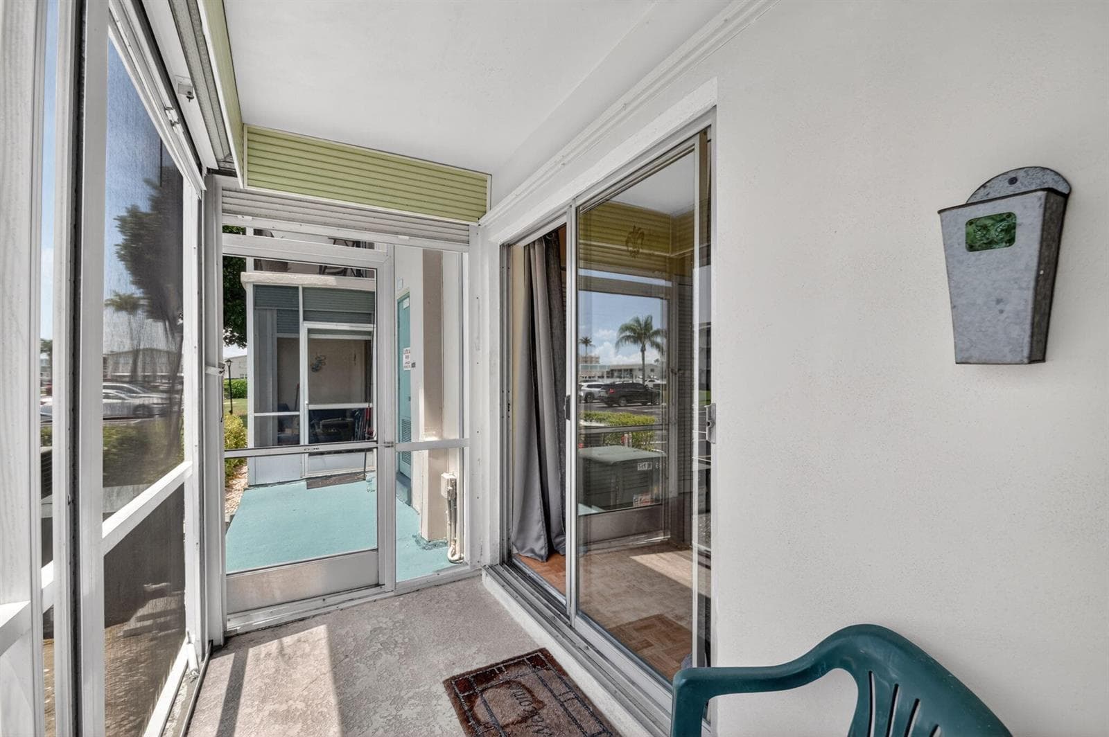 370 Horizon Street E 107 photo 25