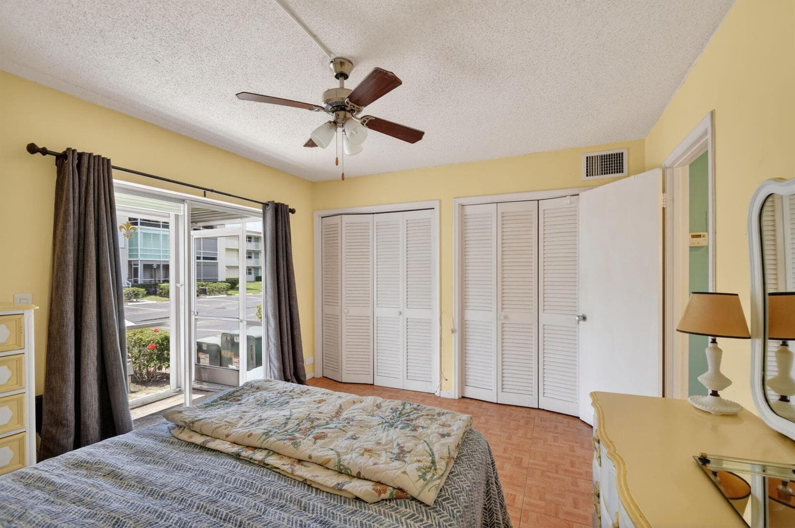370 Horizon Street E 107 photo 21