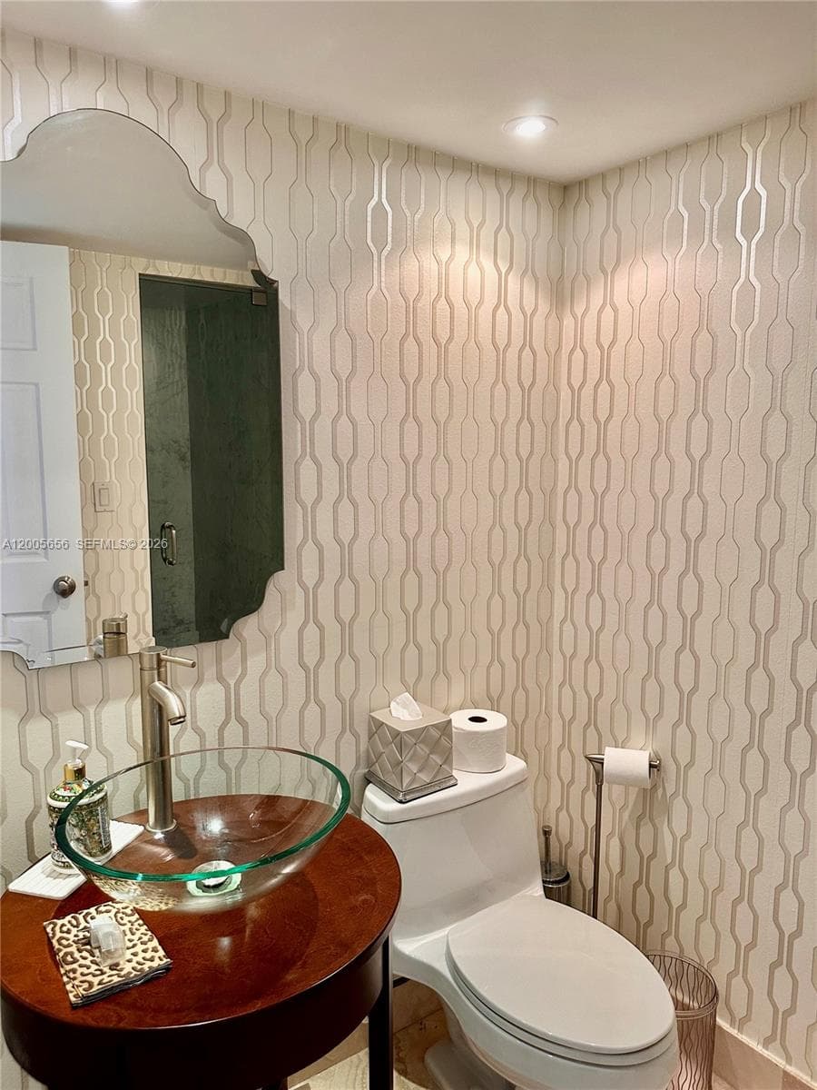 6423 Collins Ave 306 photo 10