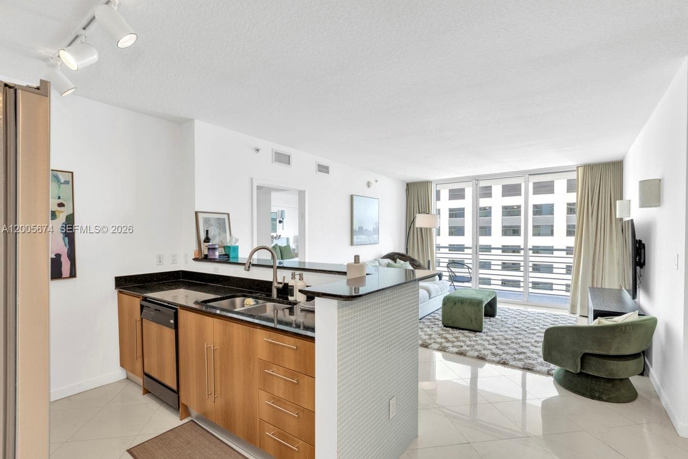 335 BISCAYNE BL 3408 photo 2
