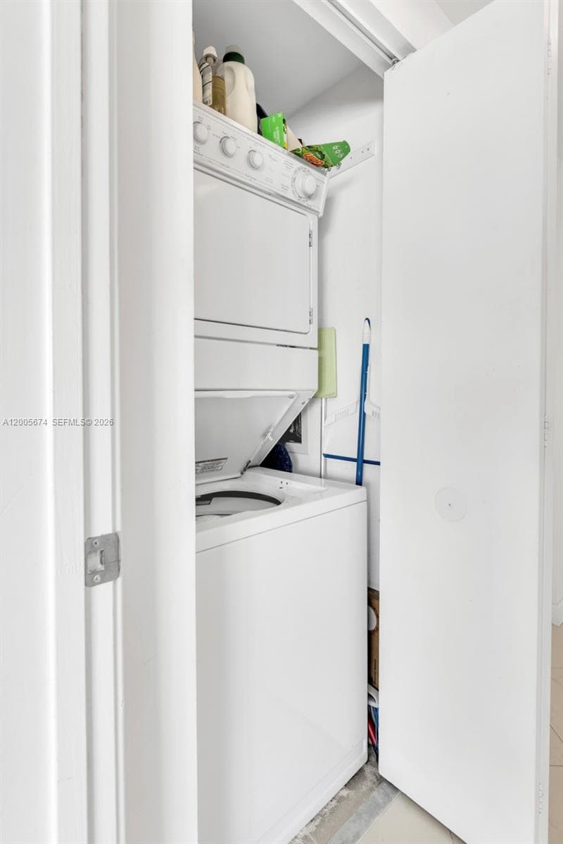 335 BISCAYNE BL 3408 photo 16